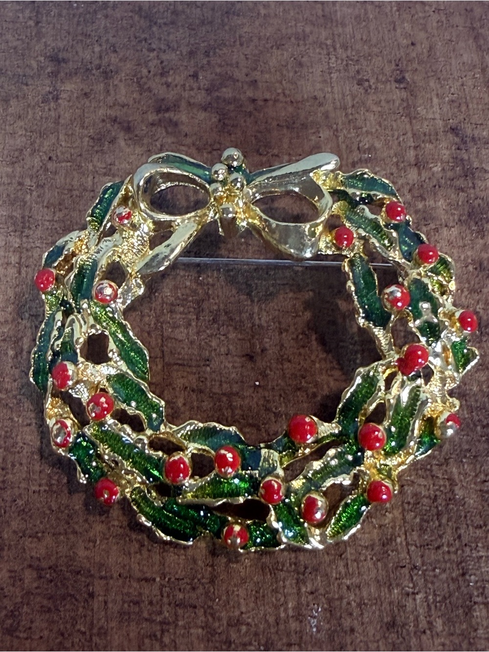 Christmas Wreath Brooch Gold Tone Red Green Enamel Holiday Pin Retro Versatile